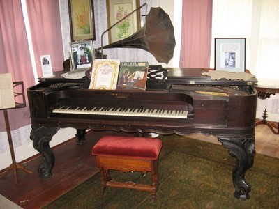 Grand Piano